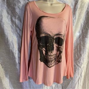 Geri C. Sz L GUC 100% rayon skull shirt, embellished with tiny golden gems cute
